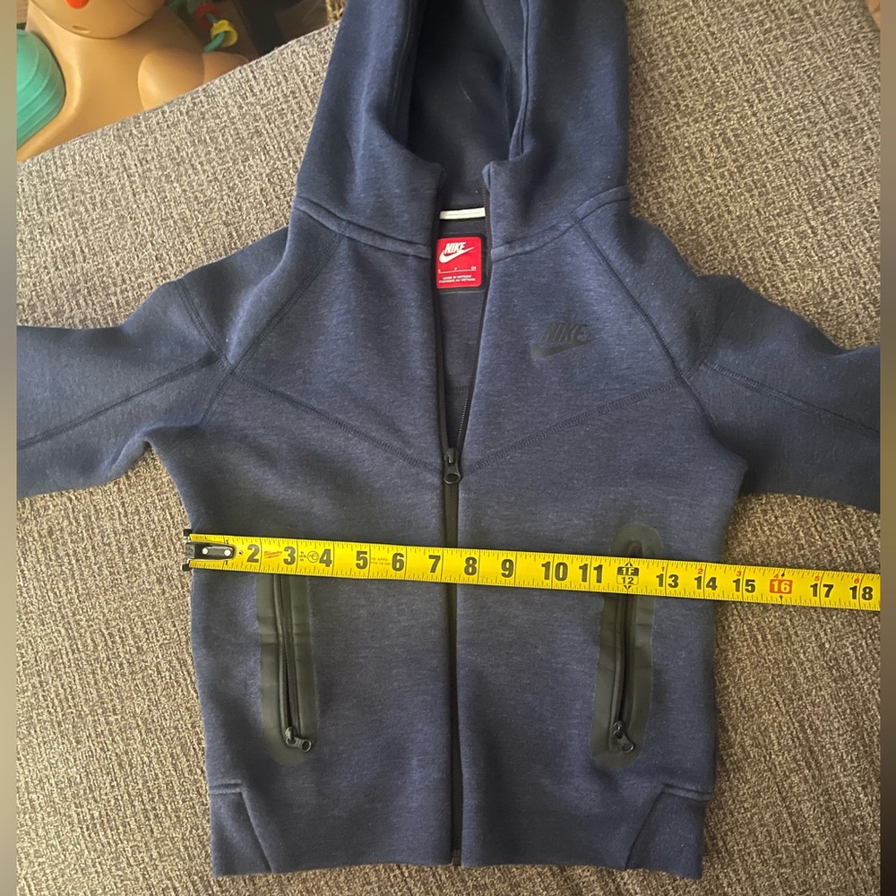 Boys Nike Tech Navy Size small